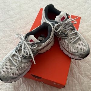 Nike Womens Air Max Moto+ 6 sneakers